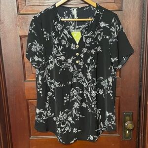 🖤Women’s floral blouse New with tags Large
